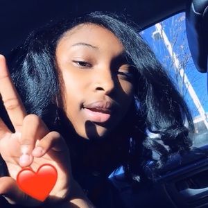 Meet your Posher, Olivia